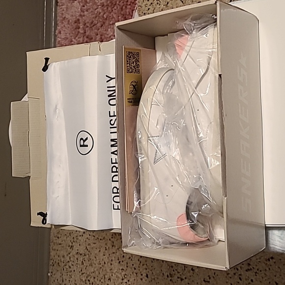 Golden Goose Women's Leather NIB  size 9 sneakers - Picture 12 of 15